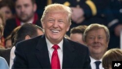 اخبار کے مطابق صدر ٹرمپ نے 2016 اور 2017 میں محض 750 امریکی ڈالر فیڈرل انکم ٹیکس ادا کیا. جب کہ صدر کا کہنا ہے کہ یہ خبر من گھڑت ہے۔ انہوں نے بہت ٹیکس ادا کیا ہے۔