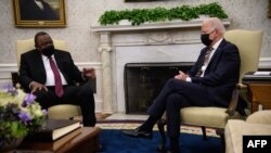 Prezidaantii Yunaayitid Isteetes Joo Bayiden fi Prezidaantii Keniyaa Uhuruu Keenyaataa 