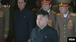 Kim Jong-un (depan) yang baru berusia 28 tahun, mendapat sebutan 'Komandan Tertinggi” militer Korea Utara (foto: dok).