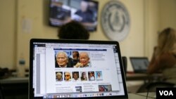 រូបឯកសារ៖ នៅ​ក្នុង​បន្ទប់​សម្រាប់​អ្នក​សារព័ត៌មាន​ ធ្វើ​ការ​ផ្សាយ​ផ្ទាល់​អំពី​អង្គ​ជំនុំ​ជម្រះ​វិសាមញ្ញ​ក្នុង​តុលាការ​កម្ពុជា​។ លោក ​កាំង​ ហ្កេក​អ៊ាវ​ ហៅ​ឌុច​ អតីត​ប្រធាន​មន្ទីរ​សន្តិសុខ​ ស​-២១​ ត្រូវ​បាន​កោះ​ហៅ​មក​ផ្តល់​សក្ខី​កម្ម​ក្នុង​សំណុំរឿង​ ០០២/០២។​ (ហ៊ាន​ សុជាតា​/VOA)