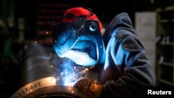 FILE PHOTO: U.S. manufacturers brace for higher metal prices as tariffs loom