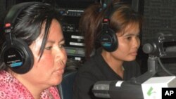 ​អ្នកស្រី បូ ឆវី​ និង អ្នកស្រី ​យ៉ោម បុប្ផា ​តំណាង​ជន​រងគ្រោះ​អ្នក​ភូមិ​បឹងកក់​ ពិភាក្សា​​អំពី​​ប្រធានបទ​ការ​តវ៉ា​និង​ដំណោះស្រាយ​រឿង​ការ​បណ្តេញ​ចេញ​ពី​លំនៅដ្ឋាន​ដោយ​បង្ខំ​ចំពោះ​អ្នក​ភូមិ​បឹងកក់ នៅ​ក្នុង​កម្មវិធី​ហេឡូ​វីអូអេ​កាល​ពី​យប់​ថ្ងៃ​ព្រហស្បតិ៍​ទី​១