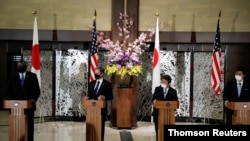 미국과 일본의 외교, 국방장관들이 16일 일본 도쿄에서 미·일 안보협의위원회(2+2) 회담이 끝난 뒤 기자회견을 하고 있다.