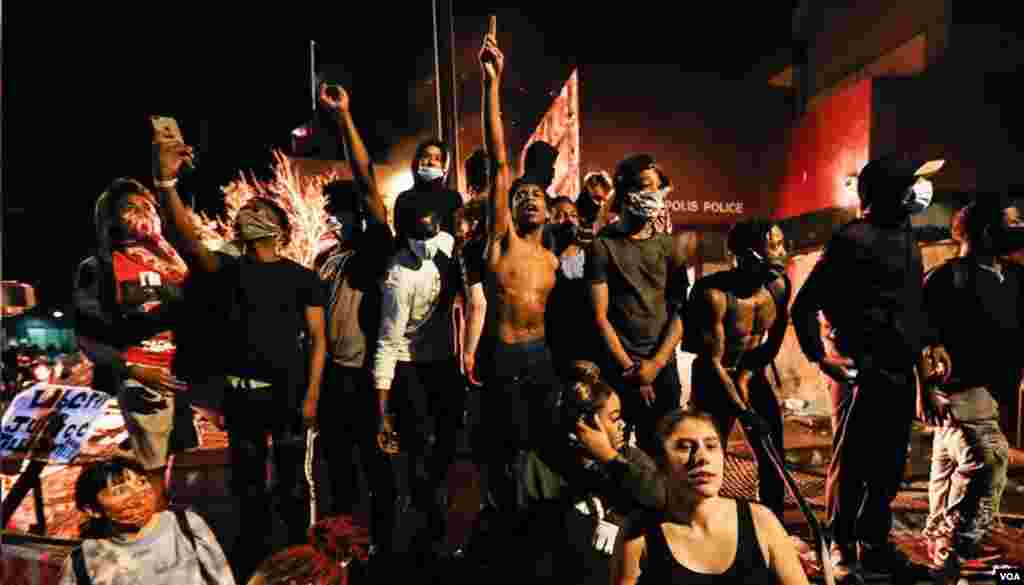 ህዝባዊ ናዕቢ ከተማ ሚንያፖሊስ ኣመሪካ