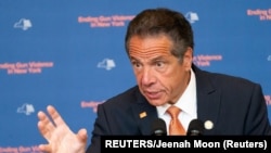 Le gouverneur de l'Etat de New York, le démocrate Andrew Cuomo, 63 ans, réponde aux questions à une conférence de presse, New York City, New York, 6 juillet 2021. 