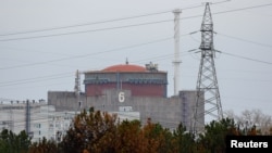 Pembangkit Listrik Tenaga Nuklir Zaporizhzhia, termasuk Unit No. 6, selama konflik Rusia-Ukraina di luar kota Enerhodar di wilayah Zaporizhzhia, wilayah Ukraina yang dikuasai Rusia, 24 November 2022. REUTERS/Alexander Ermochenko