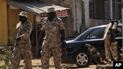 Wasu sojoji a Yola, hedikwatar jihar Adamawa ke sintiri 