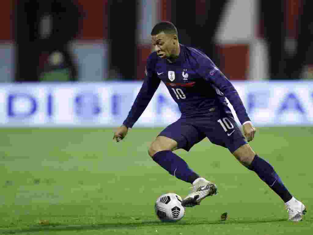 Kylian Mbappé, attaquant ya PSG abikaki na COVID-19 mpe atiaki mongete na elonga ya PSG 3-0 na Nice, 14 octobre 2020.