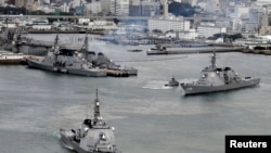 Armada kapal miliik pasukan Pertahanan Maritim Jepang (JMSDF) di Pangkalan JMSDF di Sasebo, Jepang Selatan (Foto: dok). 