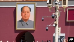 중국 '톈안먼 민주화 시위' 32주년을 맞은 4일, 베이징 톈안먼 광장 주변 곳곳에 감시 카메라가 설치돼 있다. 