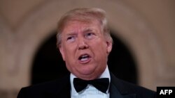 ប្រធានាធិបតីអាមេរិកលោក Donald Trump ថ្លែងទៅកាន់ក្រុមអ្នកសារព័ត៌មាននៅរមណីយដ្ឋាន Mar-a-Lago នៅក្រុង Palm Beach រដ្ឋ Florida កាលពីថ្ងៃទី៣១ ខែធ្នូ ឆ្នាំ២០១៩។ 