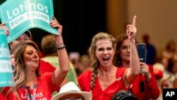 Para pendukung Presiden Donald Trump dalam sebuah acara kampanye di Arizona Grand Resort & Spa, Senin, 14 September 2020 di Phoenix. (Foto: AP)
