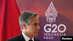 토니 블링컨 미 국무장관이 8일 인도네시아 발리 주요 20개국(G20) 외교장관회의 현장에서 생각에 잠겨 있다. 
