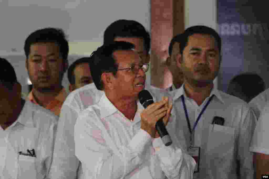 Kem Sokha, vice acting president of the opposition Cambodia National Rescue Party speaks to over 123 monks and some 400 supporters at the party&#39;s headquarter on Tuesday, June 7, 2016 while his party have been seeking the king&#39;s intervention on a lawmakers&#39; immunity issues.&nbsp;