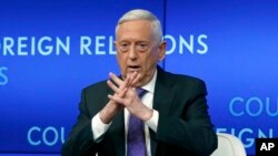 រូបឯកសារ៖ អតីតរដ្ឋមន្រ្តីការពារជាតិអាមេរិកលោក Jim Mattis ថ្លែងនៅក្នុងក្រុមប្រឹក្សាទំនាក់ទំនងអន្តរជាតិ នៅក្រុងញូវយ៉ក កាលពីថ្ងៃទី០៣ ខែកញ្ញា ឆ្នាំ២០១៩។ 