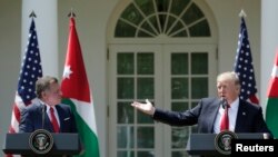 Le président américain Donald Trump, à droite, et le roi jordanien Abdullah II donnent une conférence de presse à Washington DC, le 6 avril 2017. 