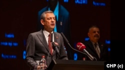 CHP lideri Özgür Özel, İzmir'de Engellilik Çalıştayı'ndan konuştu.