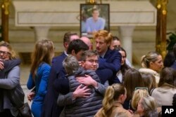 Komemoracija za Brajana Frejzera u crkvi Sent Pol u mestu Gros Point Farms u Mičigenu, 14. februara 2023. Fejzer je identifikovan kao jedan od troje studenata ubijenih u pucnjavi na Državnom univerzitetu Mičigena prethodne večeri.