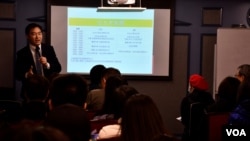 香港朗峰国际移民有限公司在香港举办的投资移民台湾座谈会。 (美国之音汤惠芸)