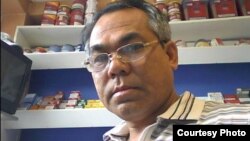 លោក តាន់ ឆាន់នីន (Tann Chhannin) ជា​អាជីវករ​ លក់​គ្រឿង​បម្លាស់​រថយន្ត​និង​សាំង​ម្នាក់​ក្នុង​ទី​ក្រុង Charleroi ជាប់​ទី​ក្រុង​​ប្រ៊ុចសែល​​ប្រទេស​ប៊ែលហ្ស៊ិក​ដែល​មាន​ការ​វាយប្រហារ​ភេវកម្មនោះ។ (រូបផ្តល់​ឲ្យ) 