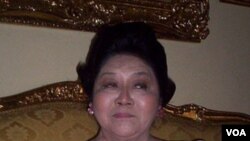 Imelda Marcos, janda Ferdinand Marcos, berkampanye memperjuangkan penghargaan negara bagi mantan diktator Filipina itu.