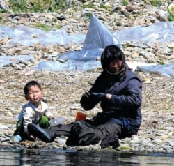 강동완 교수의 새 책 ‘평양 886.2km-평양공화국 너머 사람들’ 속 북한 모자