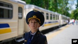 Rossiya Ukrainaga urush ochgach, Kiyev osmoni yopildi, parvozlar yo`q, asosiy transport poyezd va avtobus.