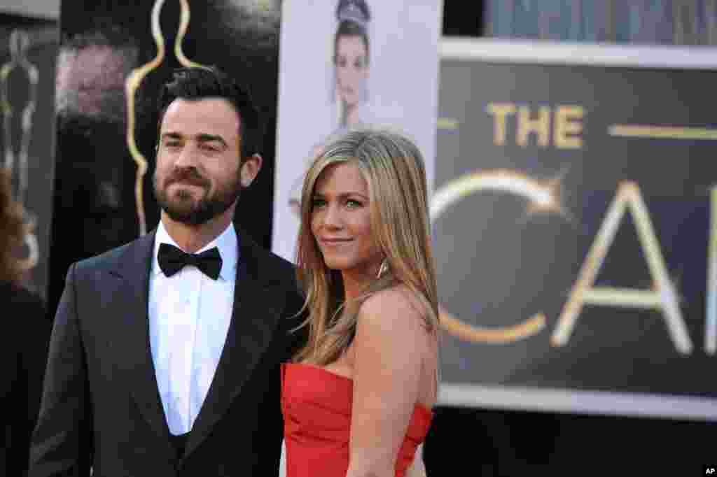 Pasangan aktor Justin Theroux dan aktris Jennifer Aniston &nbsp;tiba di tempat penyelenggaraan Academy Awards ke-85 di Dolby Theatre, Los Angeles (24/2).