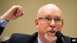 Gregory Hicks, mantan wakil Dubes AS di Libya memberikan kesaksian terkait serangan di Kedubes AS di Benghazi (8/5).