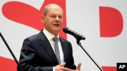 Olaf Scholz, kandidar kanselir Jerman dari partai Sosial Demokratik (SPD), dalam konferensi pers di Berlin, Jerman, 27 September 2021. (AP Photo/Michael Sohn)