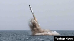 북한 김정은 국방위원회 제1위원장이 전략잠수함 탄도탄수중시험발사를 참관했다고 조선중앙통신이 9일 보도했다.