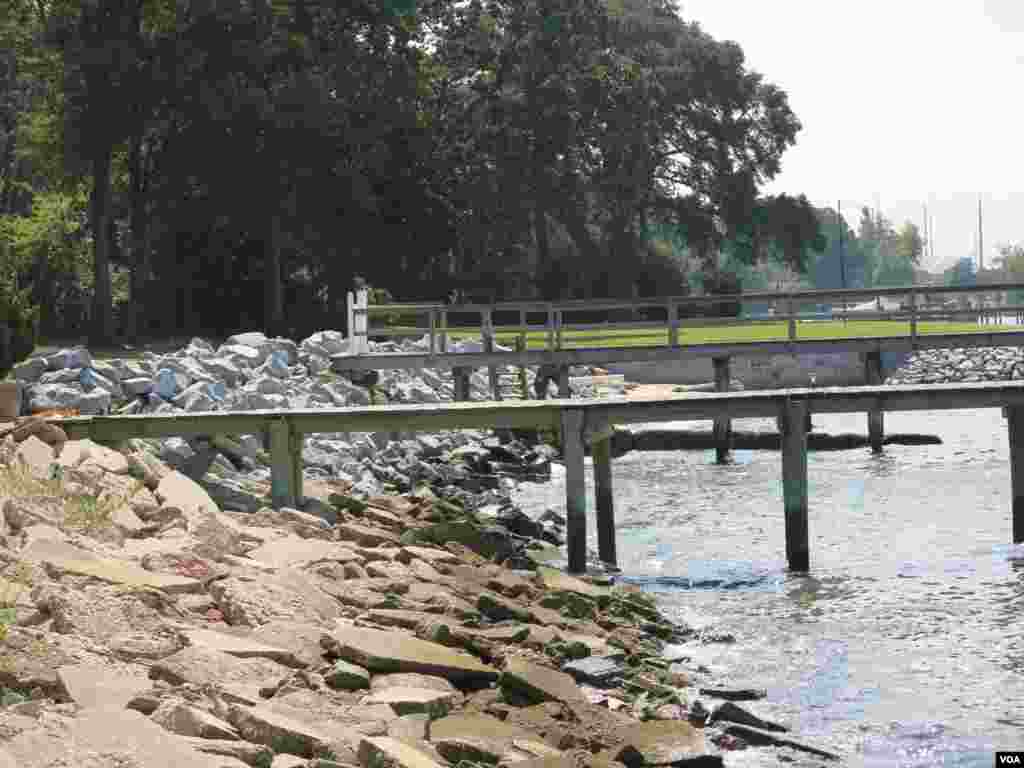 Sea walls help keep the water at bay around the city. (Rosanne Skirble/VOA) 
