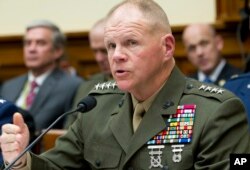 로버트 넬슨 미 해병대 사령관이 지난 2017년 의회에서 열린 하원 군사위원회 청문회에 참석했다.
