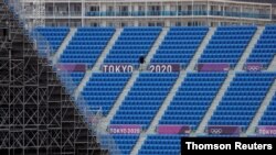 도쿄 올림픽 스케이트보드 경기가 열릴 '아리아케 도심 스포츠 공원'에서 22일 올림픽 경기 진행을 위한 준비가 한창이다.