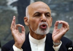 Afghanistan's President Ashraf Ghani talks during a press conference at presidential palace in Kabul, Afghanistan, Oct. 1, 2015.