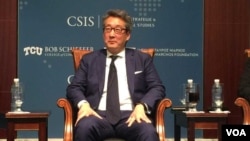 前美国国安会亚洲事务主任车维德星期三在战略与国际研究中心的研讨会上（美国之音莉雅拍摄）