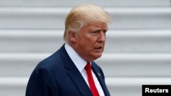 រូបភាពឯកសារ៖ ប្រធានាធិបតី​អាមេរិក​លោក Donald Trump កំពុង​ចេញ​ដំណើរ​ពីសេតវិមាន​ទៅទីក្រុង​ញូវយ៉ក។