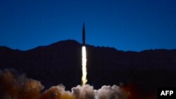 북한이 지난 11일 진행한 '극초음속 미사일' 시험 발사 장면. 조선중앙통신이 다음날 공개한 사진이다. (자료사진)