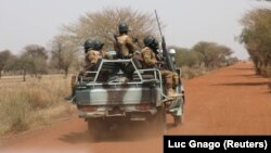 Tentara Burkina Faso berpatroli di Gorgadji, Burkina Faso, 3 Maret 2019. (Foto: Reuters) 
