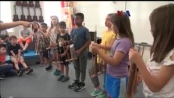 Siswa SD di Hoboken, New Jersey, Belajar Angklung