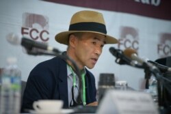 북한군에 피격돼 사망한 한국 해양수산부 공무원의 친형인 이래진 씨가 지난달 29일 서울외신기자클럽에서 열린 기자회견에서 실종된 동생이 월북하려 했던 것으로 본다는 한국 정부 발표를 반박하고 있다.