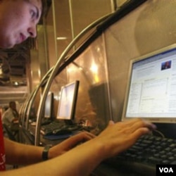 Dengan teknologi digital, bahasa-bahasa yang hampir punah bisa dilestarikan dalam bentuk "kamus berbicara" online (foto: ilustrasi).