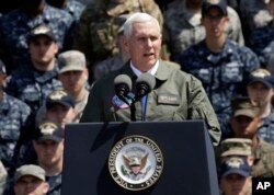 일본을 방문 중인 마이크 펜스 미국 부통령이 19일 요코스카에 정박한 미군 항공모함 로널드레이건 호에서 연설했다.