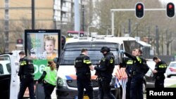Polisi mengamankan lokasi penembakan di Utrecht, Belanda, 18 Maret 2019.