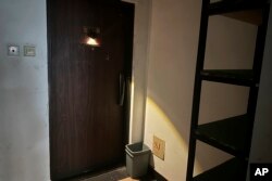 در ورودی مرکز «ال‌جی‌بی‌تی» پکن که تعطیل شده است.