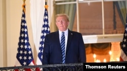 Presiden AS Donald Trump kembali ke Gedung Putih setelah dirawat di rumah sakit di Walter Reed Medical Center di Washington. (Foto: Reuters)