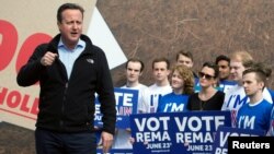 British Prime Minister David Cameron delivers a speech to supporters of the "Stronger In" campaign event in Witney, Oxfordshire, England, May 14, 2016.