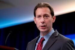 미국 국무부 국제종교자유국의 데니얼 네이들 담당관이 12일 워싱턴 국무부 청사에서 '2020 국제 종교자유 보고서'를 발표하고 있다.