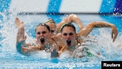 Belarus competes in the synchronized swimming team final at the 2018 European Championships in Glasgow, Britain. (REUTERS/Russell Cheyne)