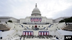 Les préparatifs vont bon train avant la prestation de serment de Joe Biden et Kamala Harris au Capitole, le 18 janvier 2021 à Washington, DC.